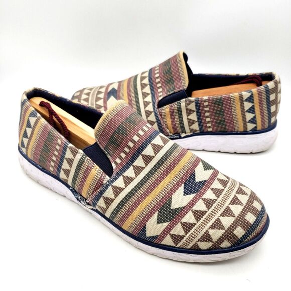 The Original MUK LUKS Women's Size 11 Aztec Slip On Flat Comfort Shoes - Picture 2 of 8